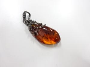 琥珀　ペンダントトップ